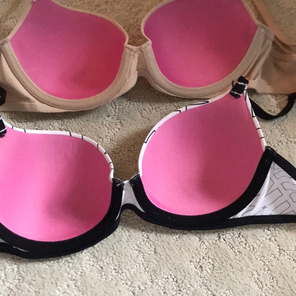 Two VS Pink wear everywhere lightly lined bras - Picture 4 of 6